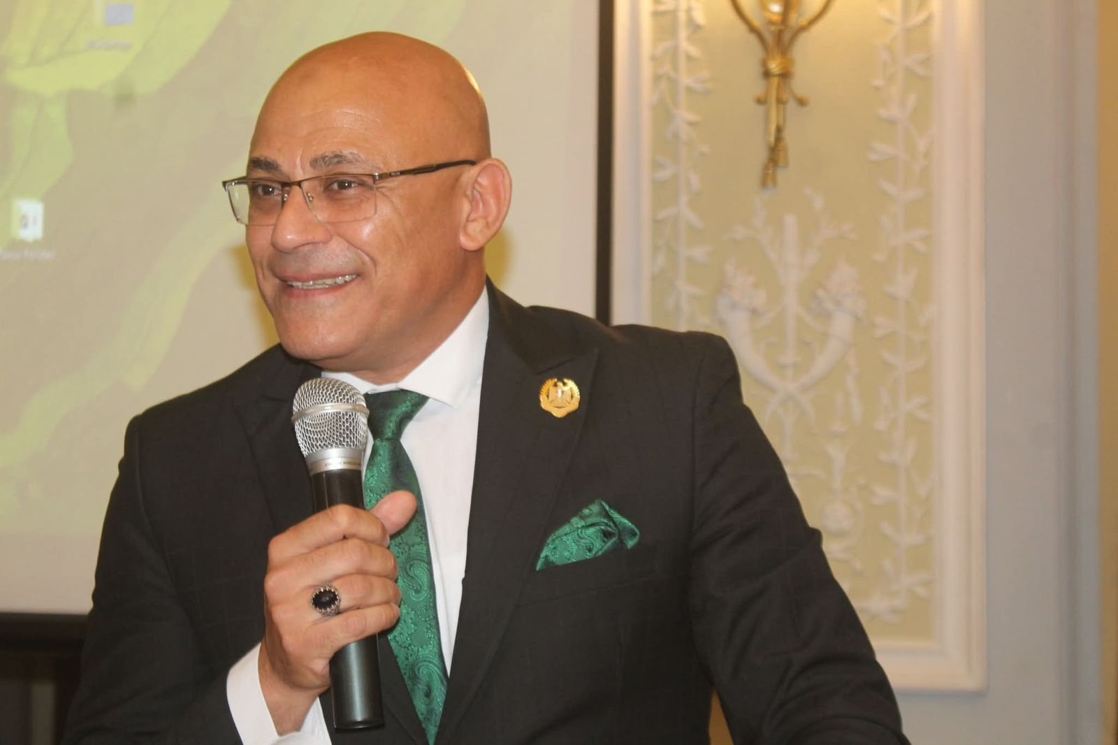الأستاذ الدكتور ماجد عبد العظيم أثناء إلقاء محاضرة