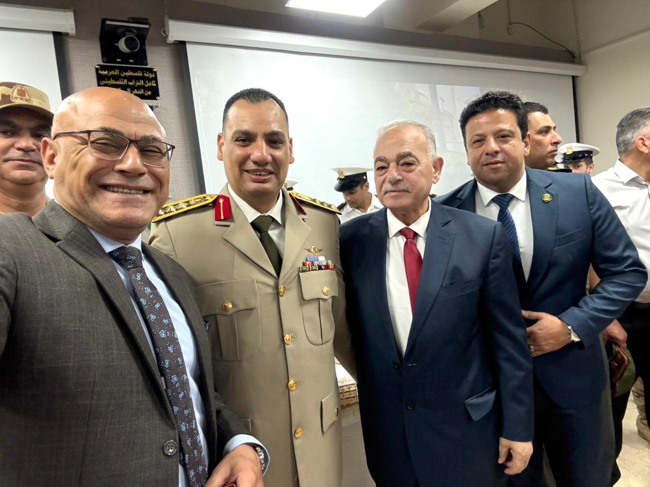 صورة جماعية في فعالية تضامنية