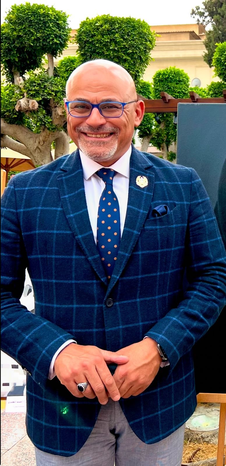 مع أحد الشخصيات البارزة